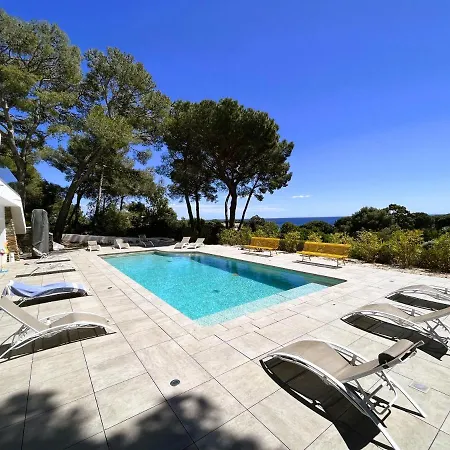 Villa 6 Chambres, Piscine, Vue Mer, A Proximite De La , Cavalaire-sur-Mer
