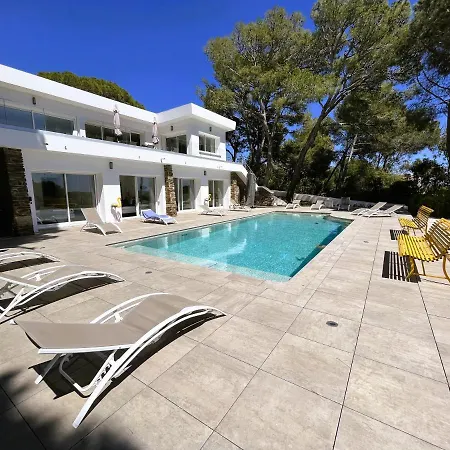 别墅 6 Chambres, Piscine, Vue Mer, A Proximite De La , 滨海卡瓦莱尔